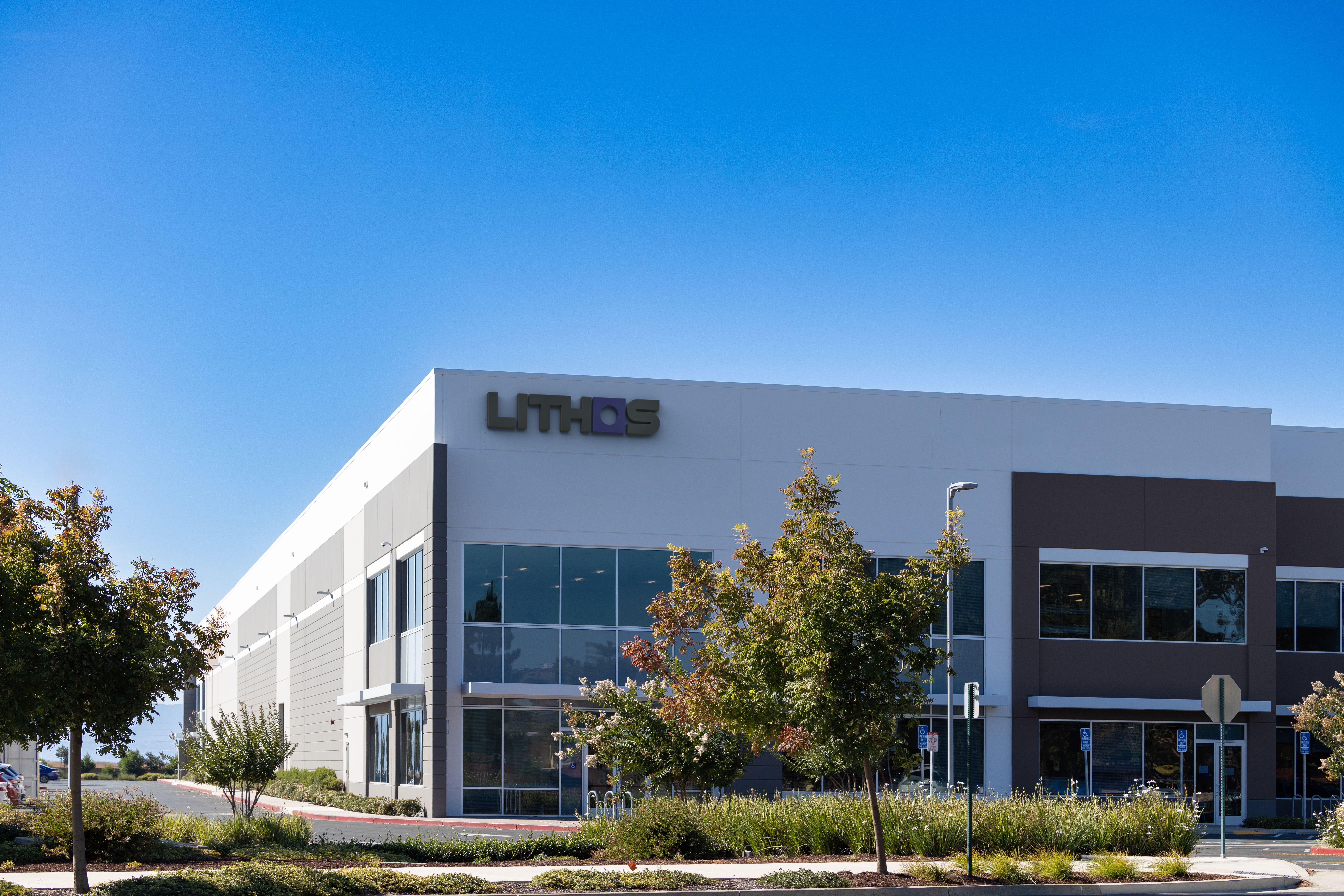 Lithos Opens New Battery System Manufacturing Facility in California